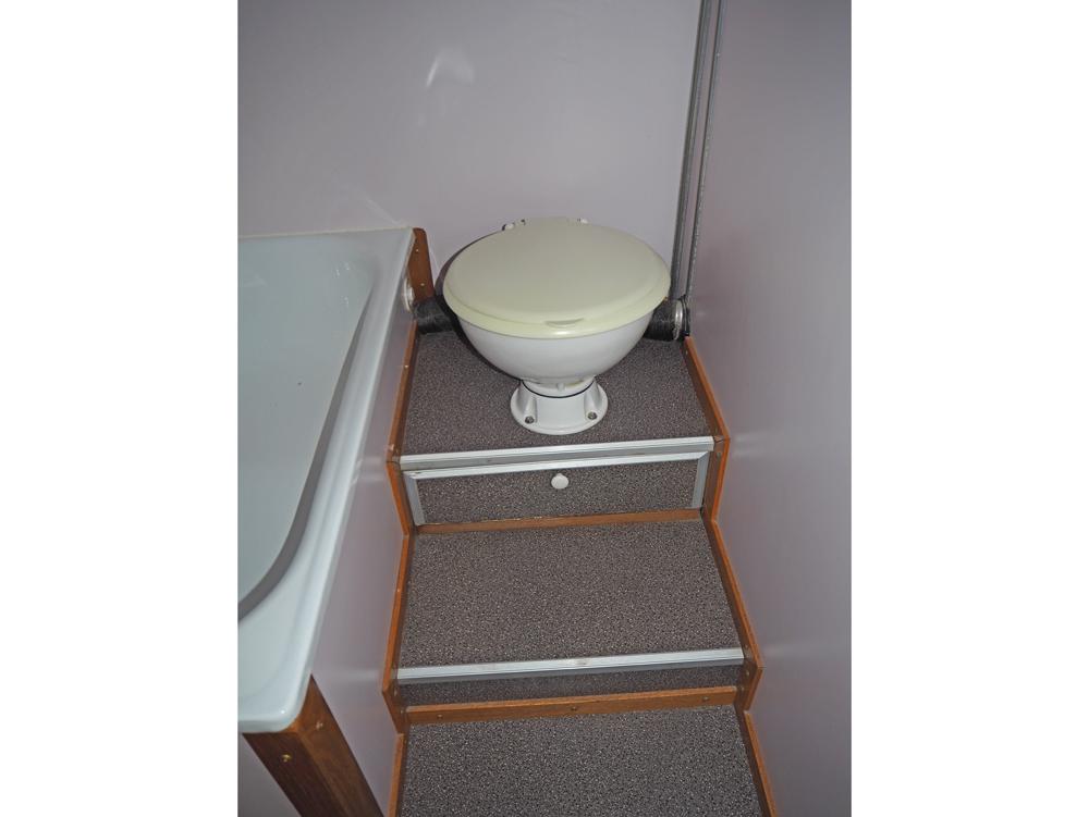 Aft cabin, Accommodation